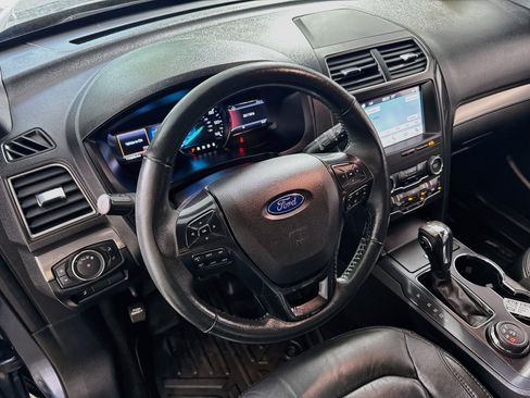 Used 2018 Ford Explorer XLT w/ Equipment Group 202A AWD/4WD image 23