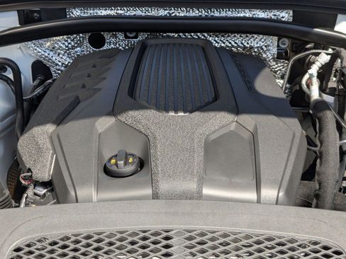 Certified 2025 Porsche Macan image 30