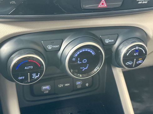 Used 2023 Hyundai Venue Limited w/ Cargo Package FWD image 20