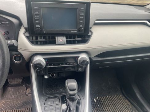 Used 2021 Toyota RAV4 XLE w/ Convenience Package AWD/4WD image 7