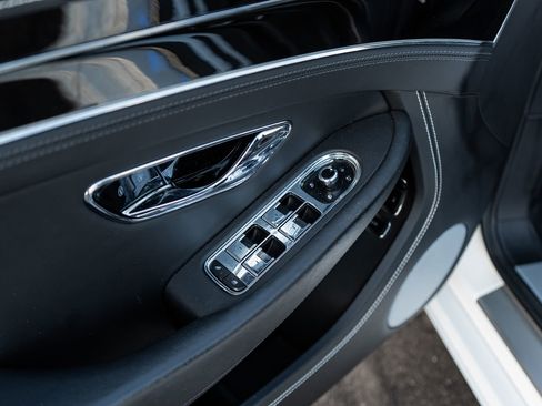 Used 2022 Bentley Continental GT image 23