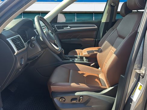 Used 2023 Volkswagen Atlas SE w/ Panoramic Sunroof Package FWD image 22