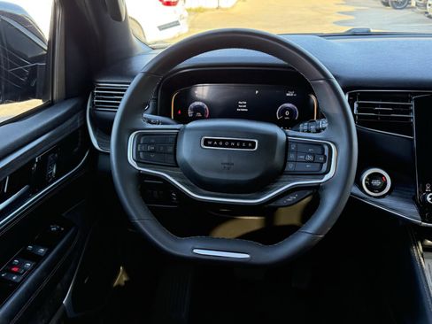 Used 2023 Jeep Wagoneer L Series II image 20