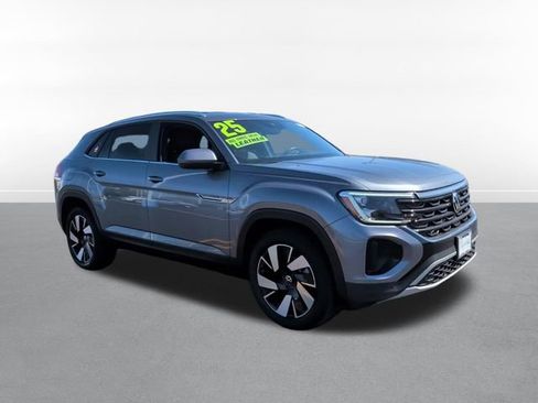 Used 2025 Volkswagen Atlas Cross Sport SE image 3