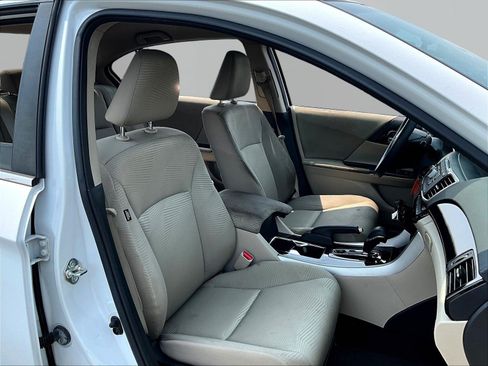Used 2017 Honda Accord LX image 27