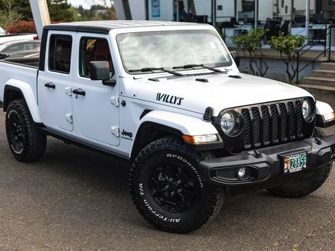 Used 2021 Jeep Gladiator Willys image 2