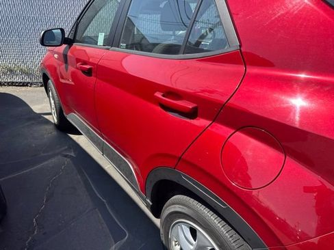 Used 2024 Hyundai Venue SE FWD image 3