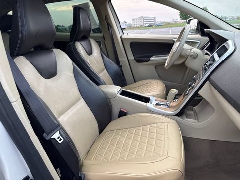 Used 2010 Volvo XC60 T6 AWD/4WD image 13