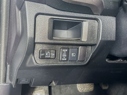 Certified 2018 Toyota Tacoma Limited AWD/4WD image 11
