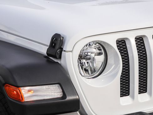 Used 2022 Jeep Wrangler Sport image 5