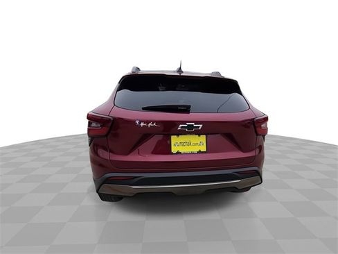 Used 2024 Chevrolet Trax ACTIV w/ Sunroof Package image 7