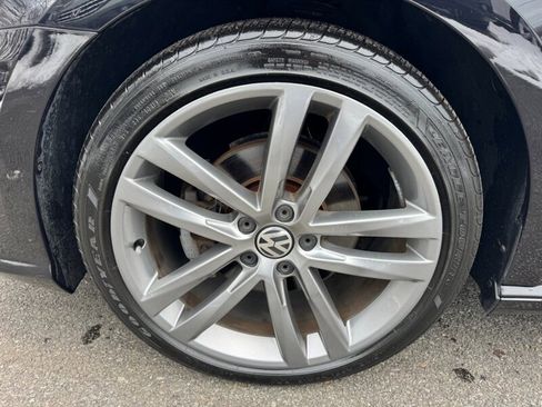 Used 2018 Volkswagen Passat 2.0T R-Line image 11