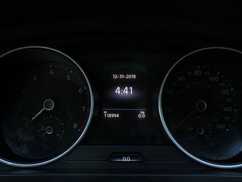 Used 2021 Volkswagen Tiguan SE image 46