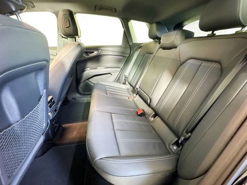 Used 2024 Audi Q4 e-tron Premium Plus image 21