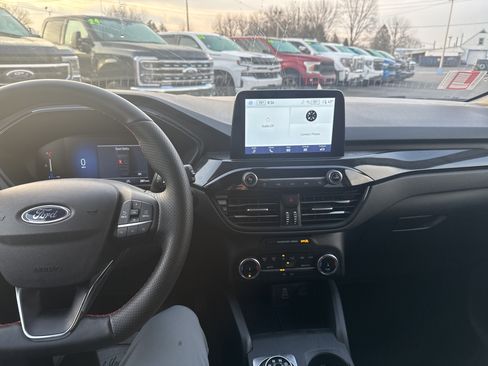 Used 2025 Ford Escape ST-Line image 25