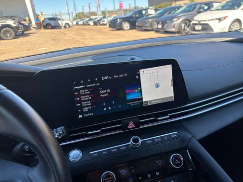 Used 2025 Hyundai Elantra SEL image 21