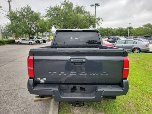 Used 2025 Toyota Tacoma SR5 AWD/4WD image 18