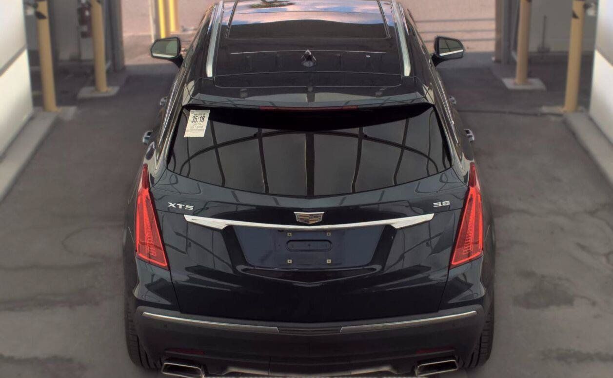 Used 2018 Cadillac XT5 Luxury w/ Driver Awareness Package FWD image 16