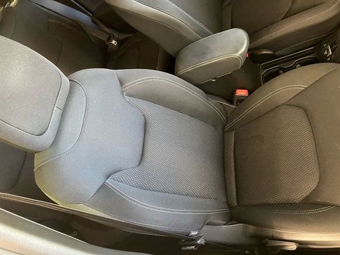 Used 2023 Jeep Renegade Latitude w/ Premium Group image 14