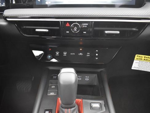 New 2025 Nissan Kicks SR image 11