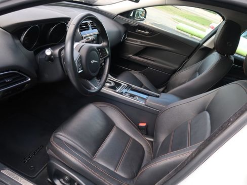 Used 2018 Jaguar XE Prestige image 14