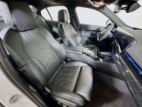 Used 2025 BMW 530i xDrive xDrive w/Navigation,Leather,Su image 28