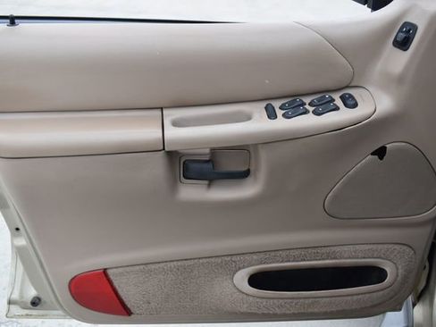 Used 2000 Ford Explorer XLT AWD/4WD image 12