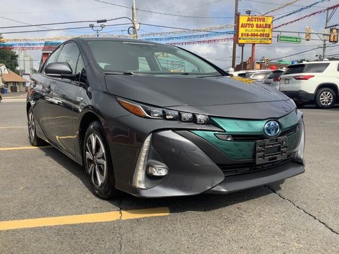 Used 2017 Toyota Prius Prime Advanced FWD image 1