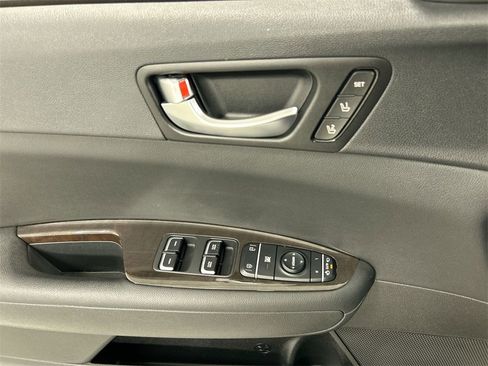 Used 2018 Kia Optima EX w/ Premium Package image 11