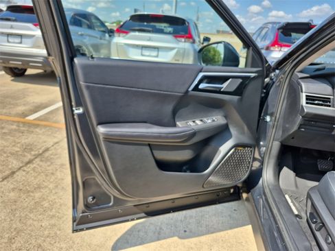 New 2025 Mitsubishi Outlander SE image 77