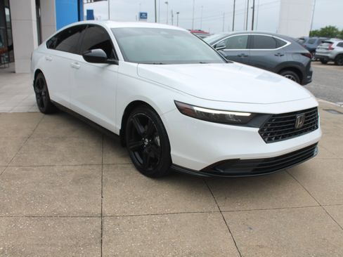 Used 2023 Honda Accord Sport image 1