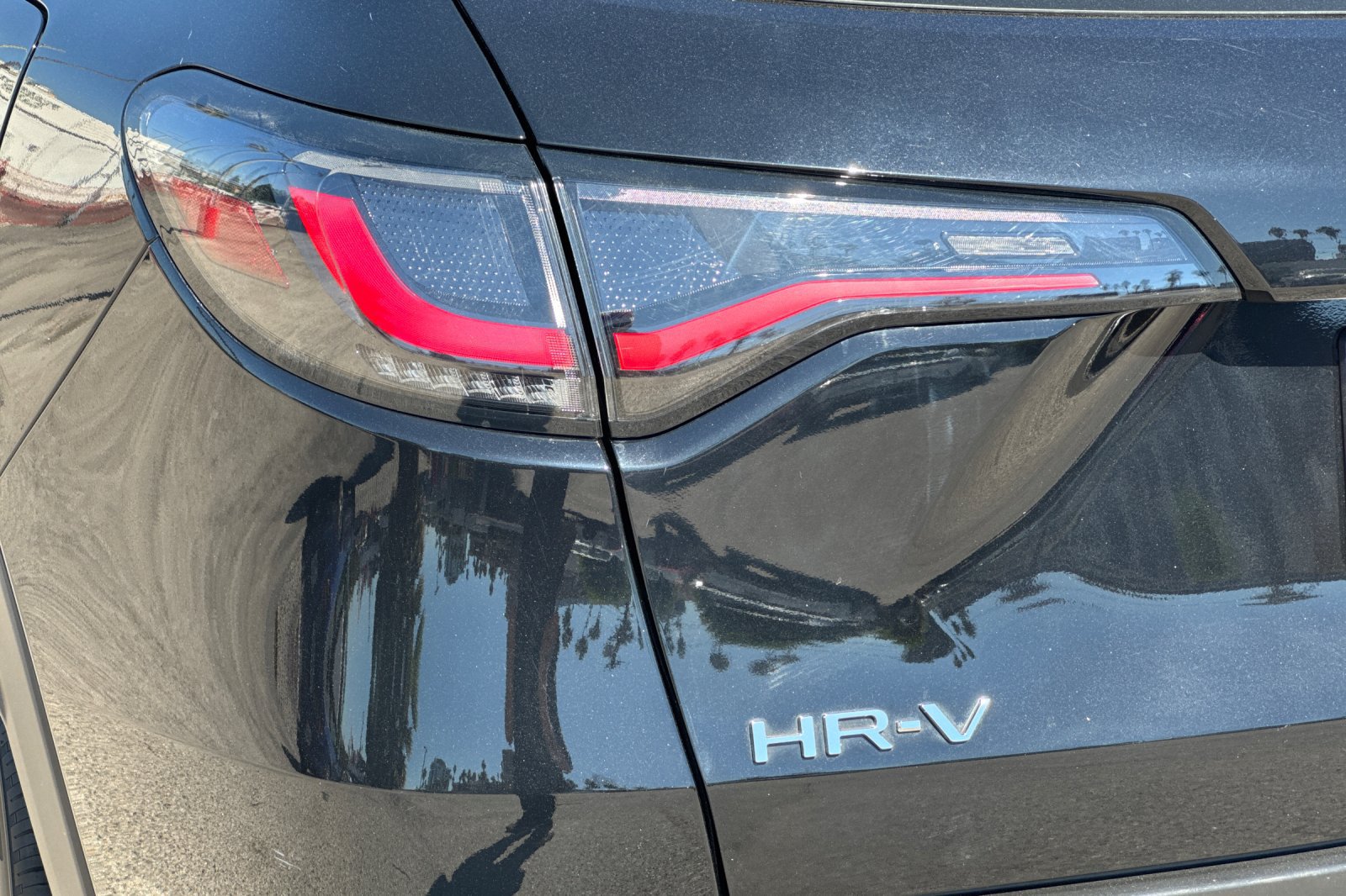 Used 2025 Honda HR-V LX image 28