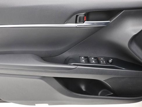 Used 2018 Toyota Camry LE image 15