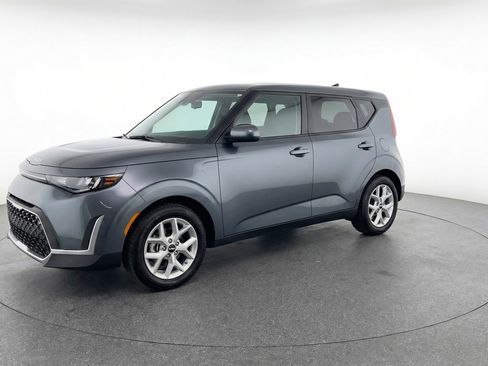 Used 2025 Kia Soul LX w/ LX Technology Package FWD image 3