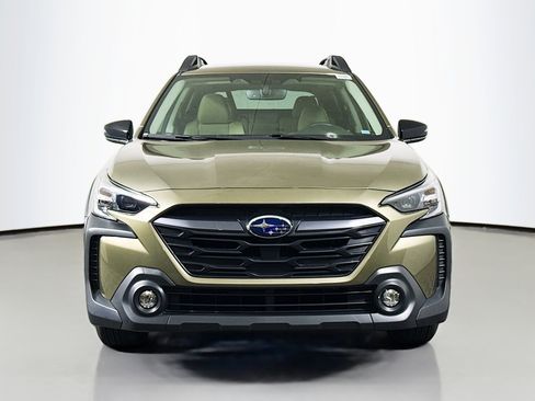 Used 2025 Subaru Outback Premium AWD/4WD image 2