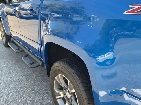 Used 2018 Chevrolet Colorado Z71 AWD/4WD image 3