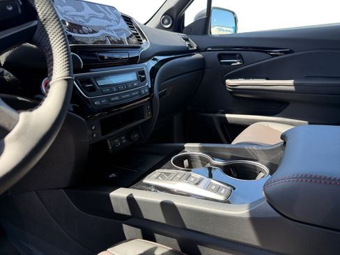 New 2026 Honda Ridgeline Black Edition image 13
