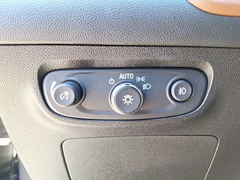 Used 2020 Buick Encore GX Essence image 22