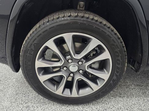 Used 2017 Jeep Grand Cherokee Overland AWD/4WD image 32