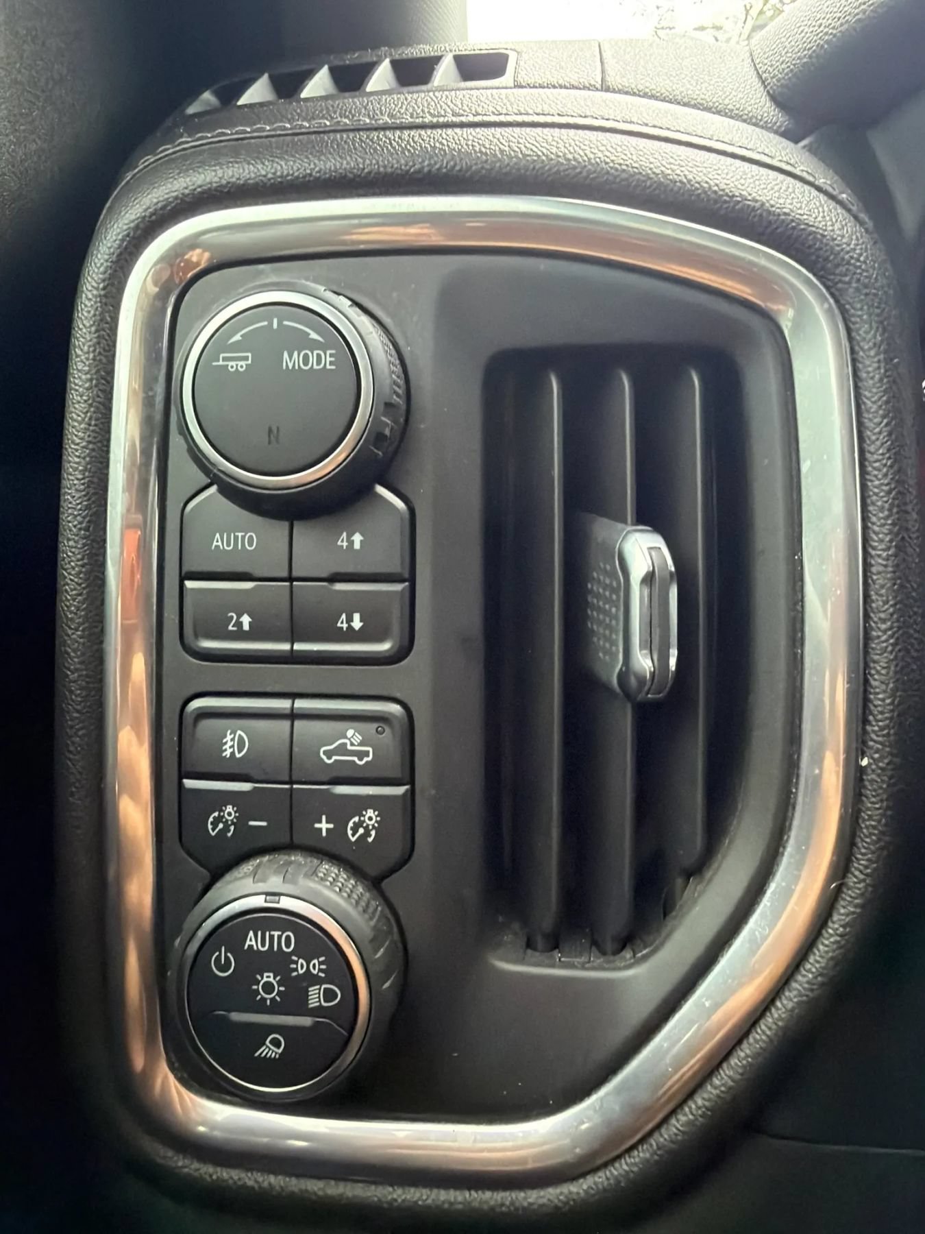 Used 2020 Chevrolet Silverado 1500 LT Trail Boss AWD/4WD image 20