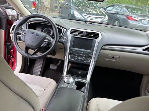 Used 2019 Ford Fusion SE image 29