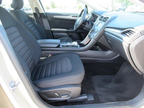 Used 2018 Ford Fusion SE FWD image 10