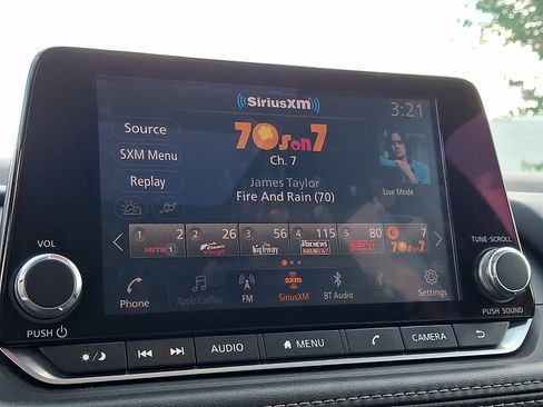 Used 2021 Nissan Rogue SV w/ Premium Package FWD image 17