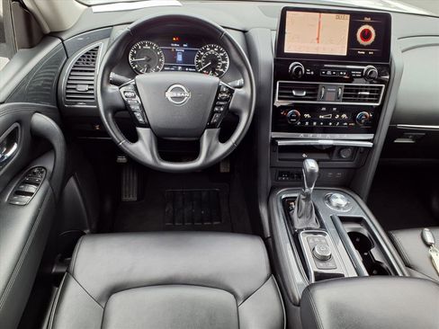 Used 2024 Nissan Armada SV image 3