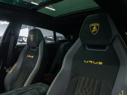 Used 2023 Lamborghini Urus Performante AWD/4WD image 17