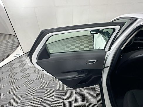 Used 2025 Kia K4 FWD image 25