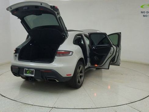 Used 2024 Porsche Macan AWD/4WD image 73