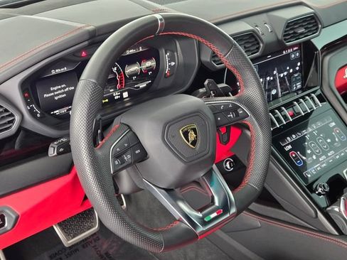 Used 2022 Lamborghini Urus AWD/4WD image 22