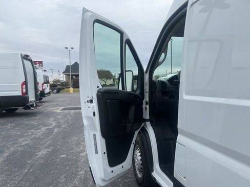 Used 2025 RAM ProMaster 2500 w/ Safety Group image 17
