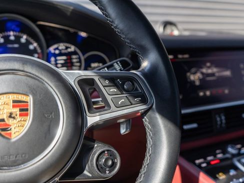 Certified 2022 Porsche Cayenne Platinum Edition image 21